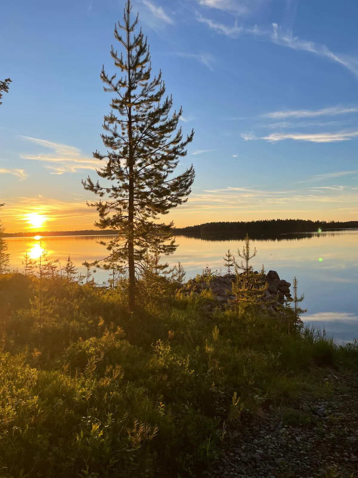 Erämökki Posio järven rannalla